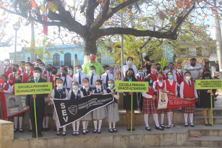 Aumenta participación de escuelas en actos cívicos