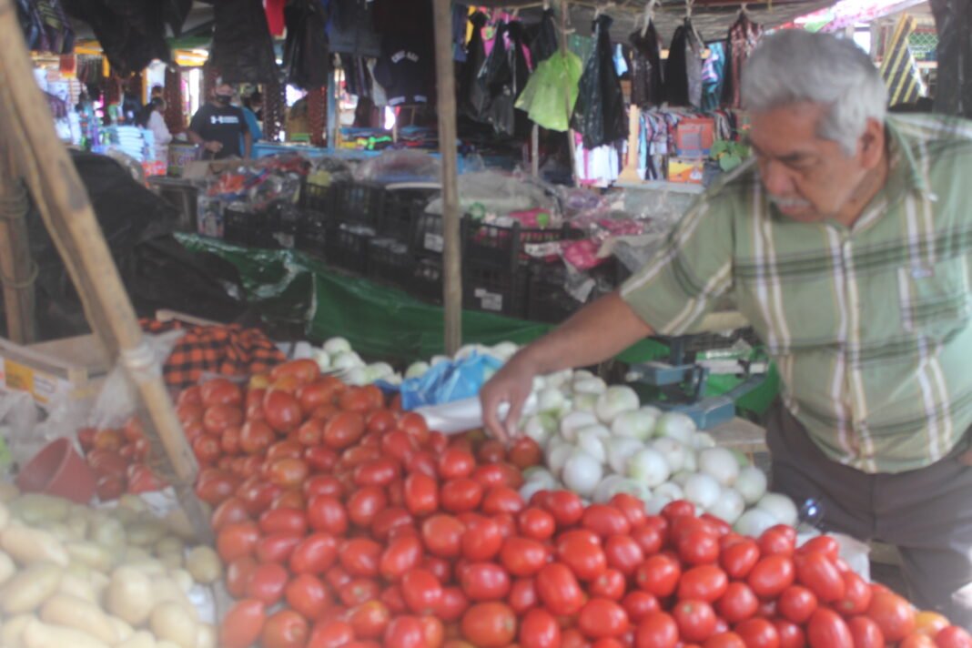 Padecen comerciantes por las bajas ventas en el Municipio de Tantoyuca