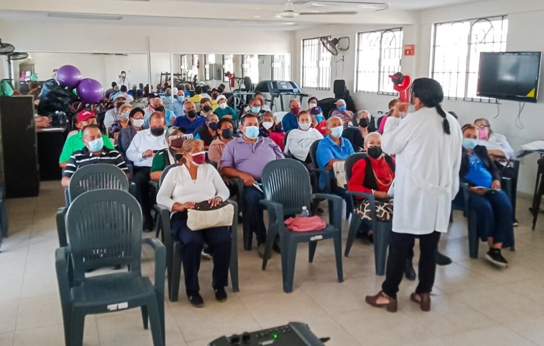 ￼PROMUEVEN LA HIGIENE DENTAL EN LOS ADULTOS MAYORES