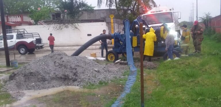 RESPONDE AYUNTAMIENTO ANTE ENCHARCAMIENTOS EN COLONIAS MADERENSES