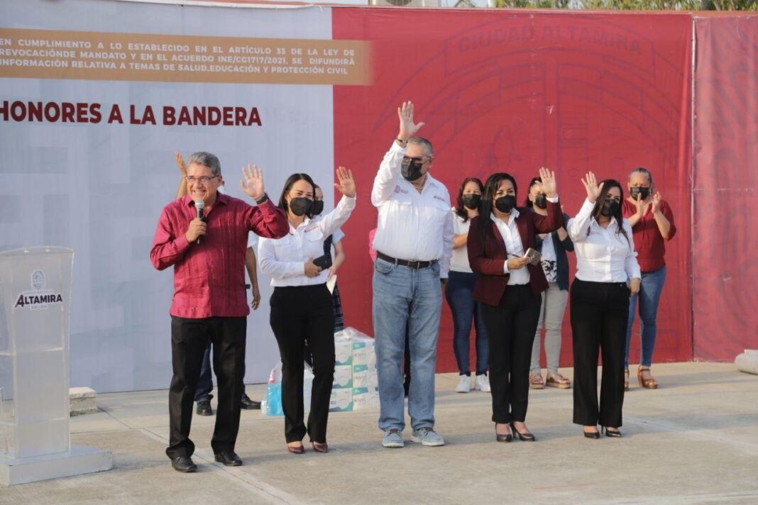 FORTALECEN CULTURA CÍVICA CON HONORES A LA BANDERA