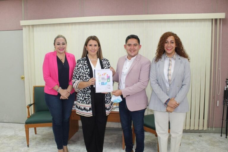 ENTREGA ALCALDE DE CHONTLA EL PLAN MUNICIPAL DE DESARROLLO 2022-2025