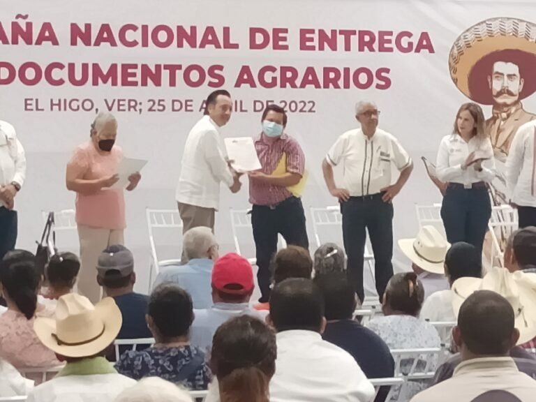 ABATEN REZAGO CON ENTREGA DE DOCUMENTOS AGRARIOS EN EL HIGO