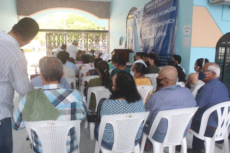 Acudieron a vacunarse contra el covid-19