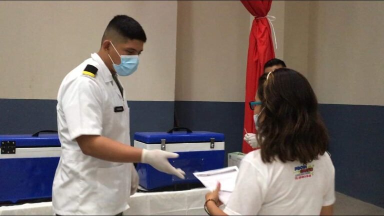 Apoyaron en la impresión de documentos en la jornada de vacunación