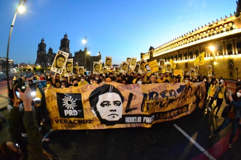 Marchan perredistas veracruzanos a la CDMXpara exigir la libertad de los presos políticos