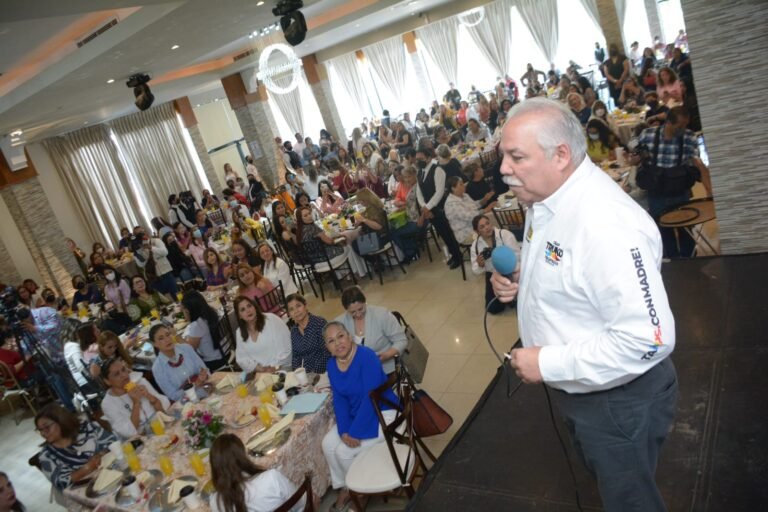 Al grito de “Gobernador, Gobernador” mujeres dan su respaldo a César Verástegui