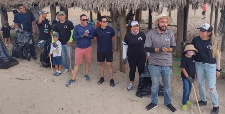  REALIZAN JORNADA DE LIMPIEZA EN LAS ESCOLLERAS 