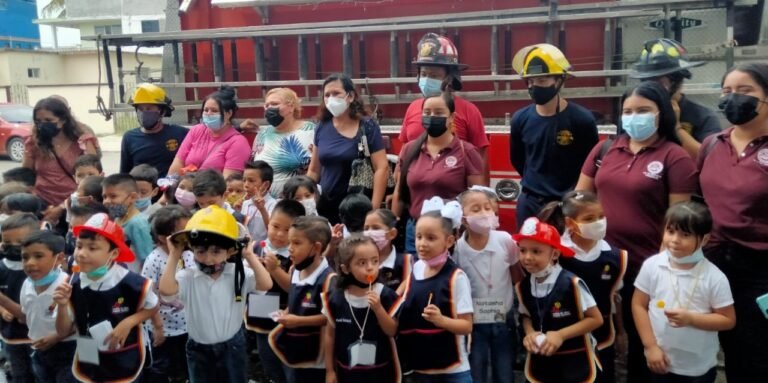 BOMBEROS DE CIUDAD MADERO RECIBEN VISITA DE PÁRVULOS