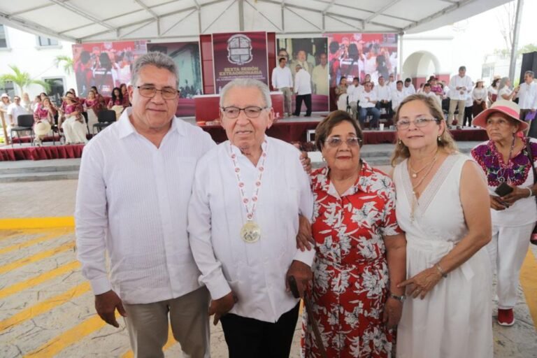ENTREGAN MEDALLA AL MÉRITO CIUDADANO “JOSÉ DE ESCANDÓN”