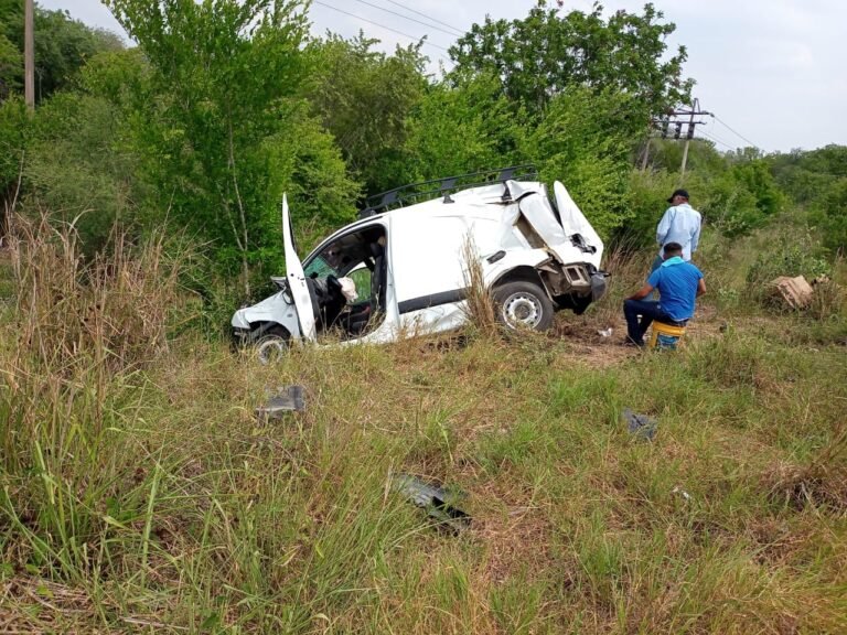 Colisión entre dos camionetas deja cuatro lesionados
