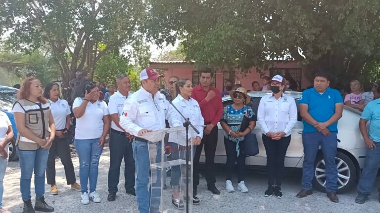Alcalde da inicio a la obra de desazolve de dren pluvial.