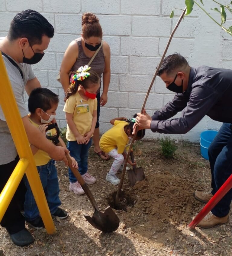 ARRANCA PROGRAMA DE REFORESTACIÓN EN ESCUELAS DE MADERO