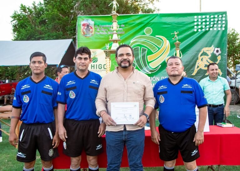 PREMIAN AL EQUIPO CAMPEÓN DE LA LIGA DE FÚTBOL VETERANOS DE EL HIGO