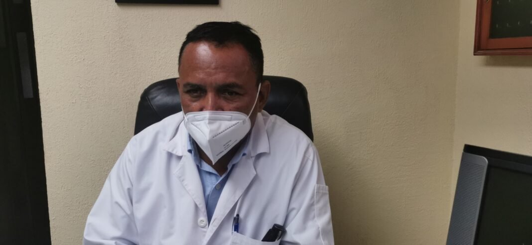 Estamos con semáforo rojo por COVID en la zona sur por ser confiados: Francisco Castañeda