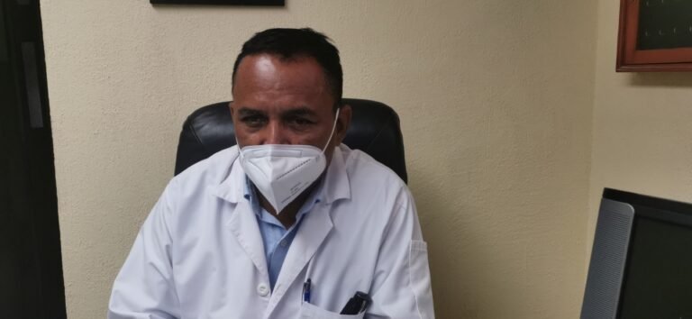 Estamos con semáforo rojo por COVID en la zona sur por ser confiados: Francisco Castañeda