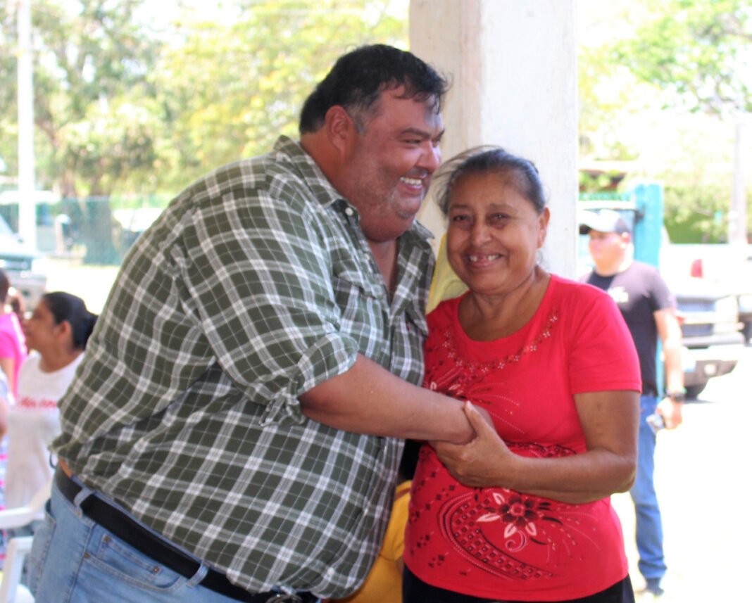 ENTREGA EL DIF DE TAMPICO ALTO MILES DE GALLINAS PONEDORAS