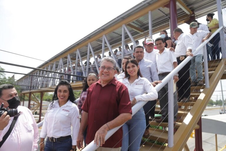 Inaugura Armando Martínez puente peatonal “La Retama”
