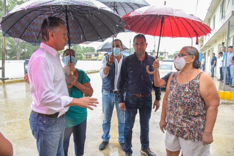 Supervisa Chucho Nader Instalación de Nuevos Contenedores para la Basura