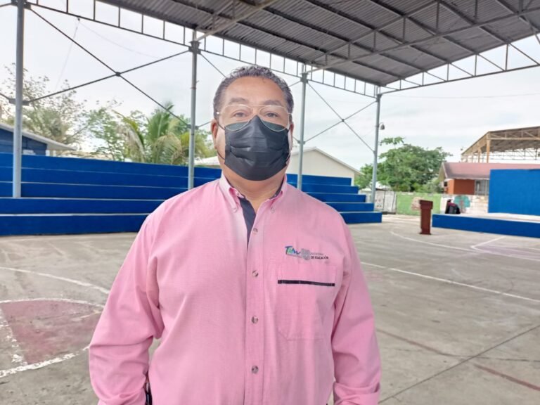 Roban primaria «Eusebia Banda Sevilla»  en 2 ocasiones 