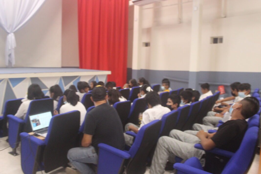 Reciben plática alumnos sobre acoso escolar