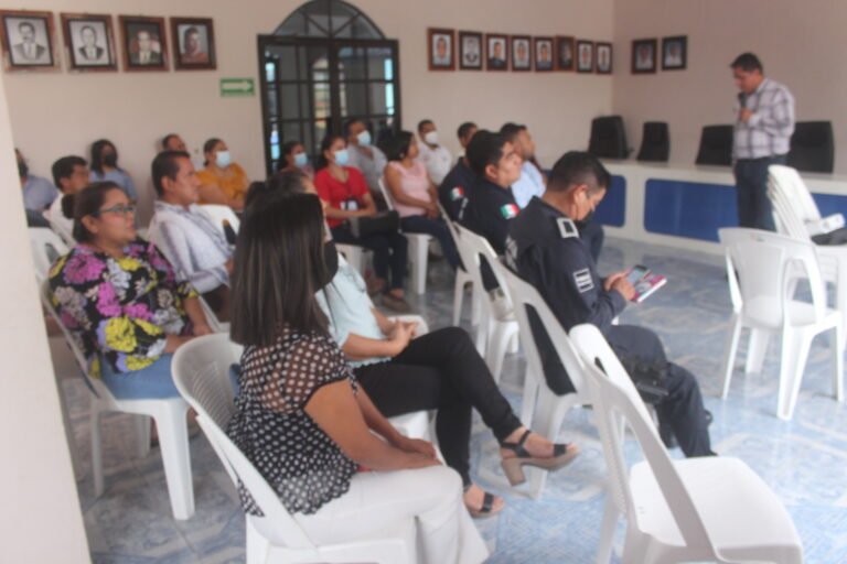 Imparten pláticas a directores del H. Ayuntamiento