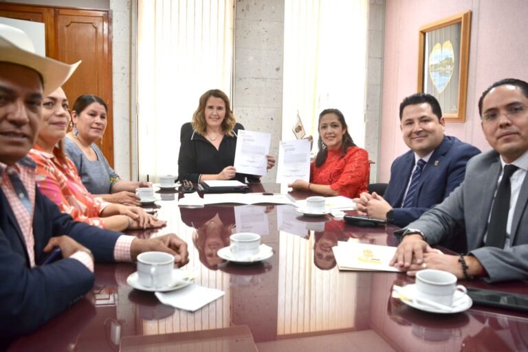 Recibe Presidenta del Congreso propuesta de reforma a Ley de Transparencia￼