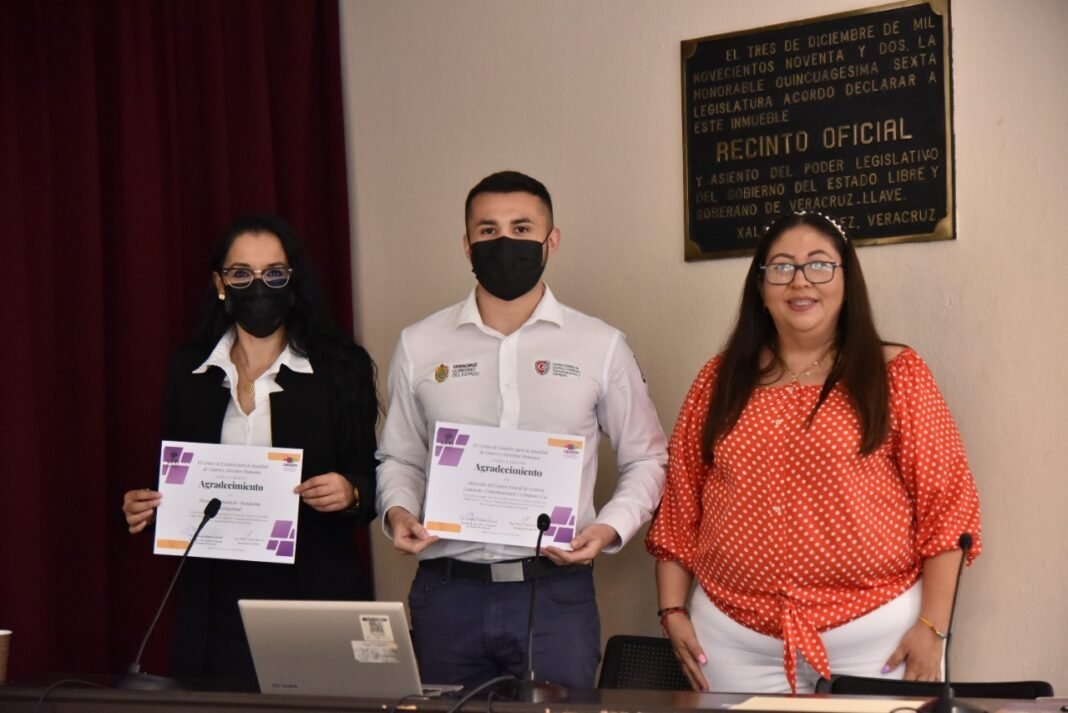 Imparten plática sobre prevención de violencia y uso de la app Mujer Alerta