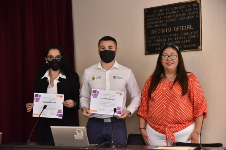 Imparten plática sobre prevención de violencia y uso de la app Mujer Alerta