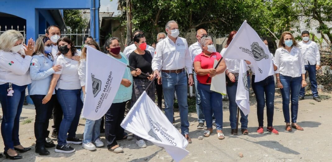 Gobierno de Adrián Oseguera cumple a familias con obras de pavimentación