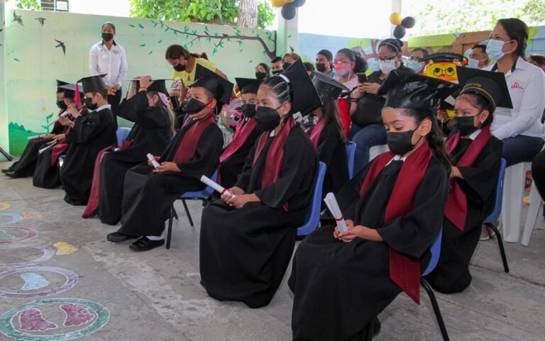 Se gradúan niños del CENDI DIF Madero