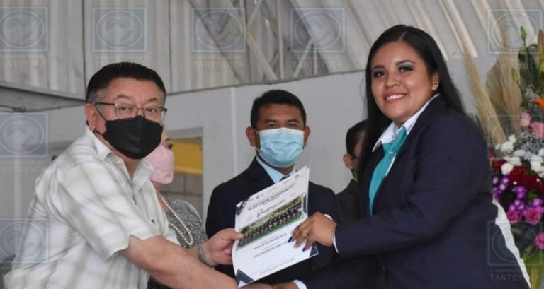 JGA exhorta alcalde jóvenes a seguir estudiando para alcanzar sus sueños