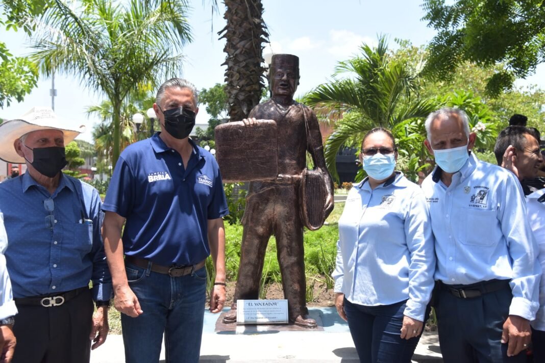 Devela Chucho Nader Monumento a Voceadores en Tampico
