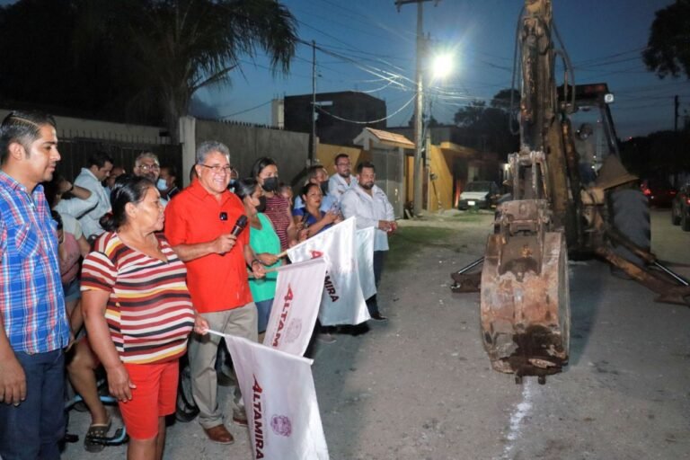 ATIENDE ARMANDO MARTÍNEZ REZAGO EN INFRAESTRUCTURA URBANA