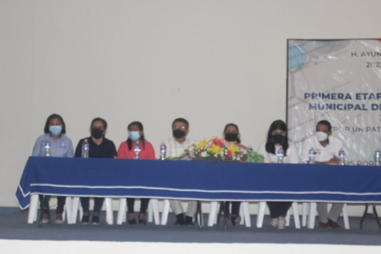 Otorgan certeza jurídica a ciudadanos al entregar escrituras