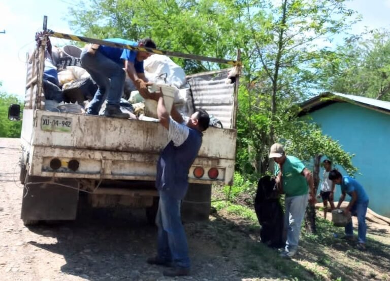 Realizan acciones de descacharrización en la zona rural