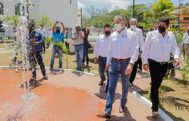 Continúa el embellecimiento de plazas en Ciudad Madero