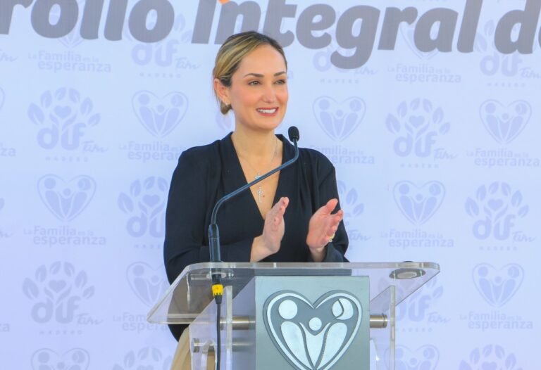 Contribuye DIF Madero con formación académica de universitarios