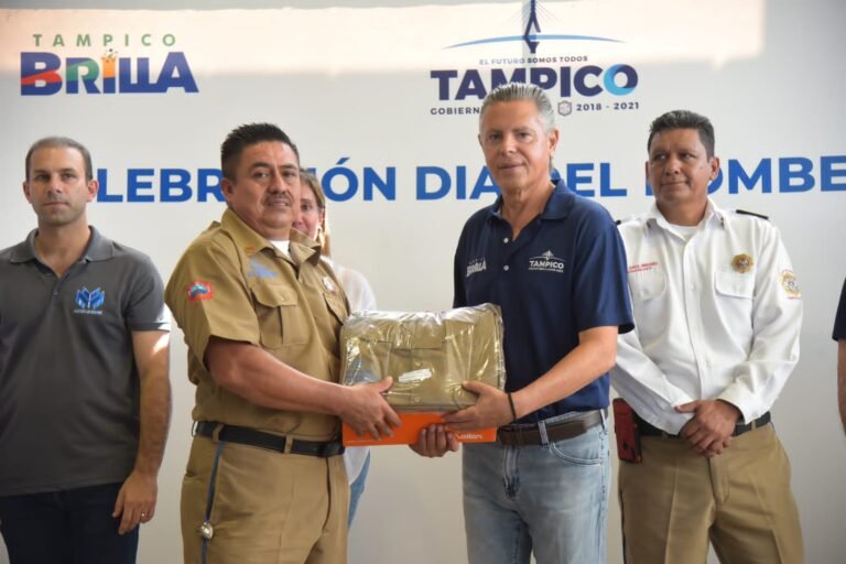Reconoce Chucho Nader la Diaria Labor de los Bomberos de Tampico