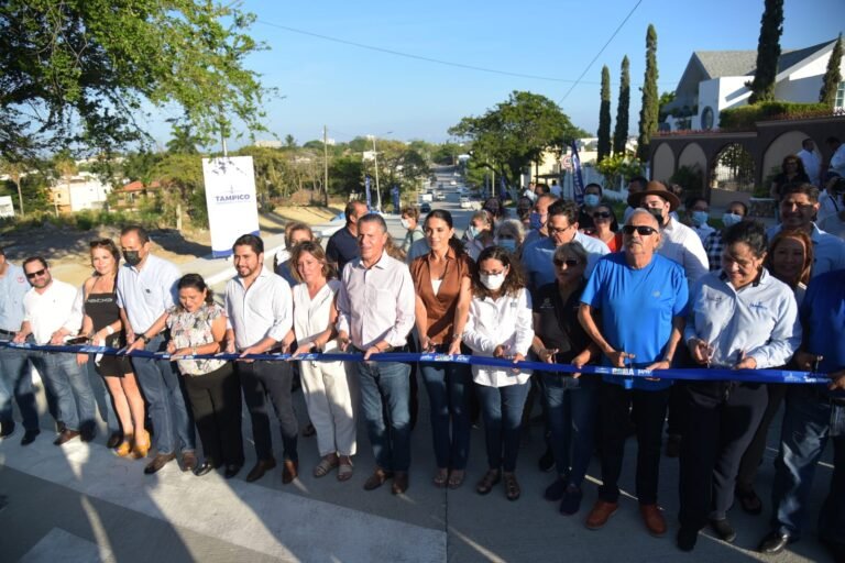 Entrega Chucho Nader Nueva Obra de Pavimentación en la colonia El Charro