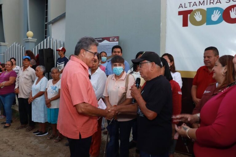 INICIA ARMANDO MARTÍNEZ MANRÍQUEZ PAVIMENTACIÓN DE CALLES EN LA ZONA MIRAMAR