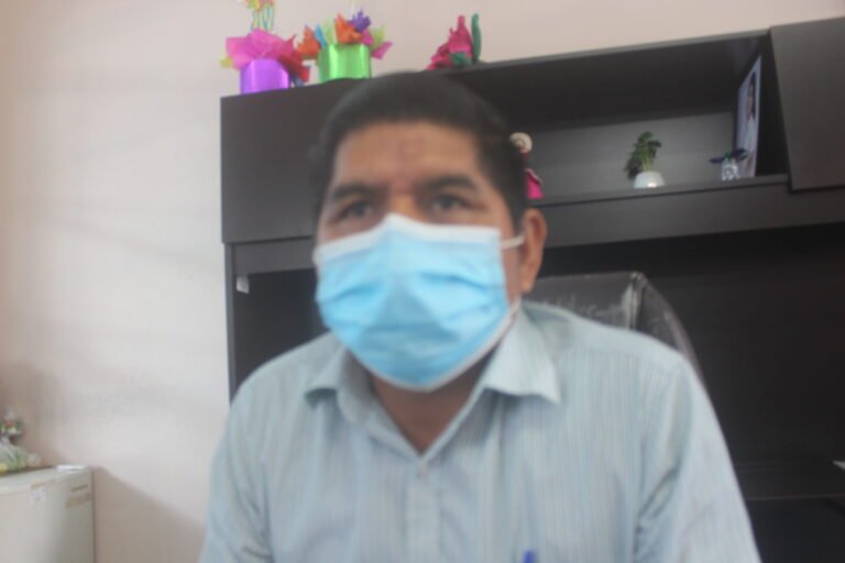 Instalan arreglos con motivos patrios