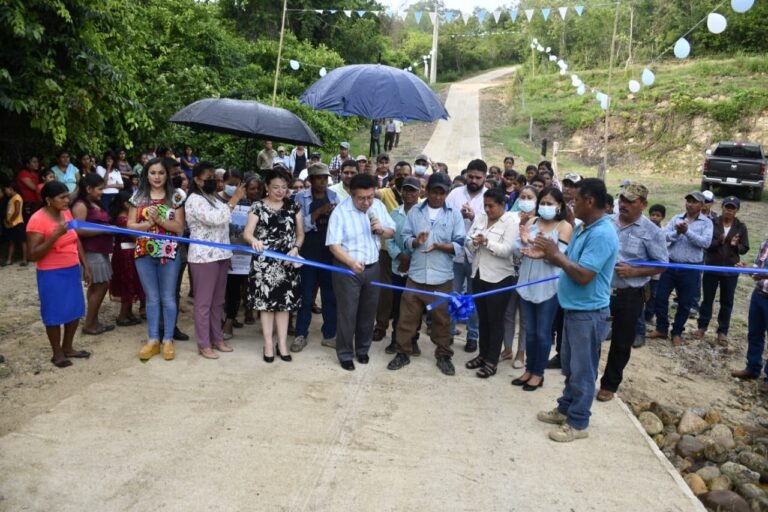 Benefician a vecinos de Guayabal Grande con rehabilitación de camino