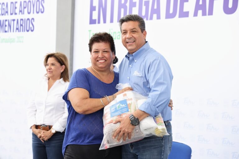 Realiza Gobernador Cabeza de Vaca entrega de apoyos alimentarios en el norte del estado