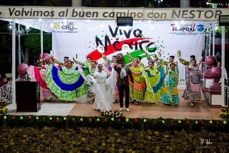 ESPECTACULAR NOCHE MEXICANA Y DESFILE DE INPENDENCIA EN TEMPOAL