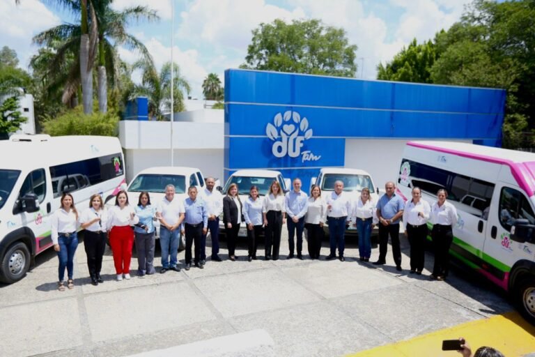 Entrega Mariana Gómez unidades de transporte adaptado, unidades de carga y equipo médico especializado a DIF Municipales, Cruz Roja y Albergue Oncológico