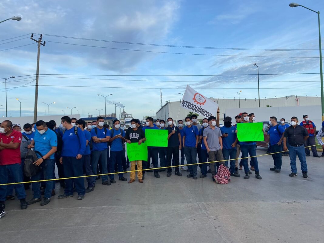 Trabajadores de la empresa Absormex, se manifiestan ante injusticias laborales