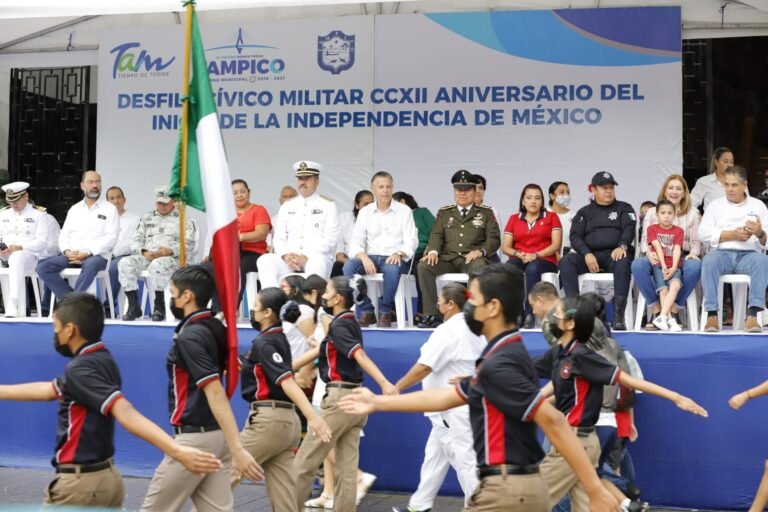 Encabeza Chucho Nader el Desfile de Independencia en Tampico