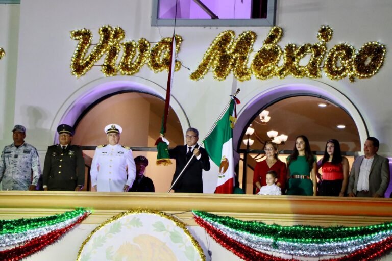 Enaltece Armando Martínez Manríquez a los héroes que nos dieron patria y libertad