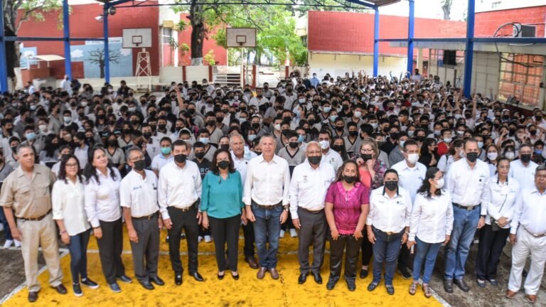 Secundaria No. 2 Agradece Apoyo de Chucho Nader por entrega de Transformador